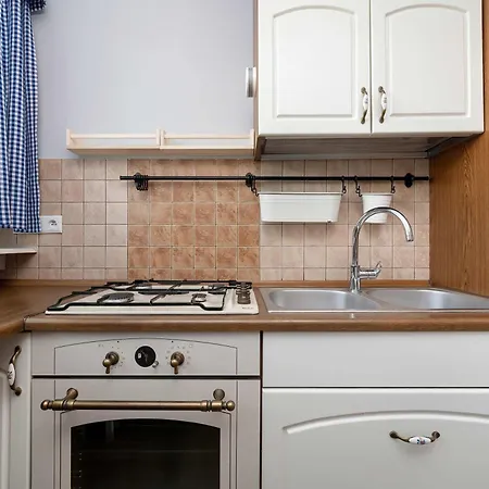 Family With Workspace And 3 Bedrooms By Renters شقة *