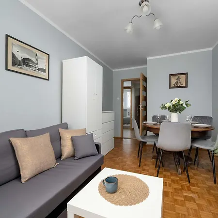 Family With Workspace And 3 Bedrooms By Renters فروتسواف