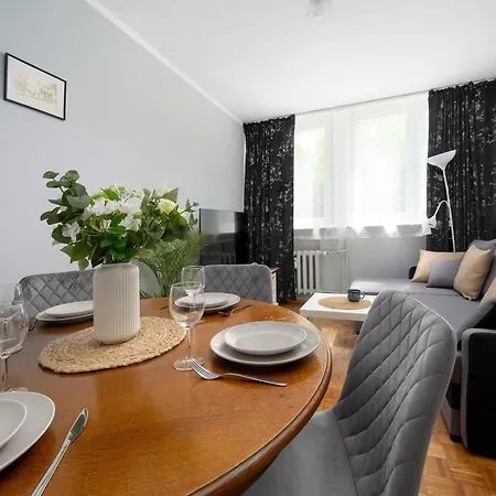 Family With Workspace And 3 Bedrooms By Renters فروتسواف